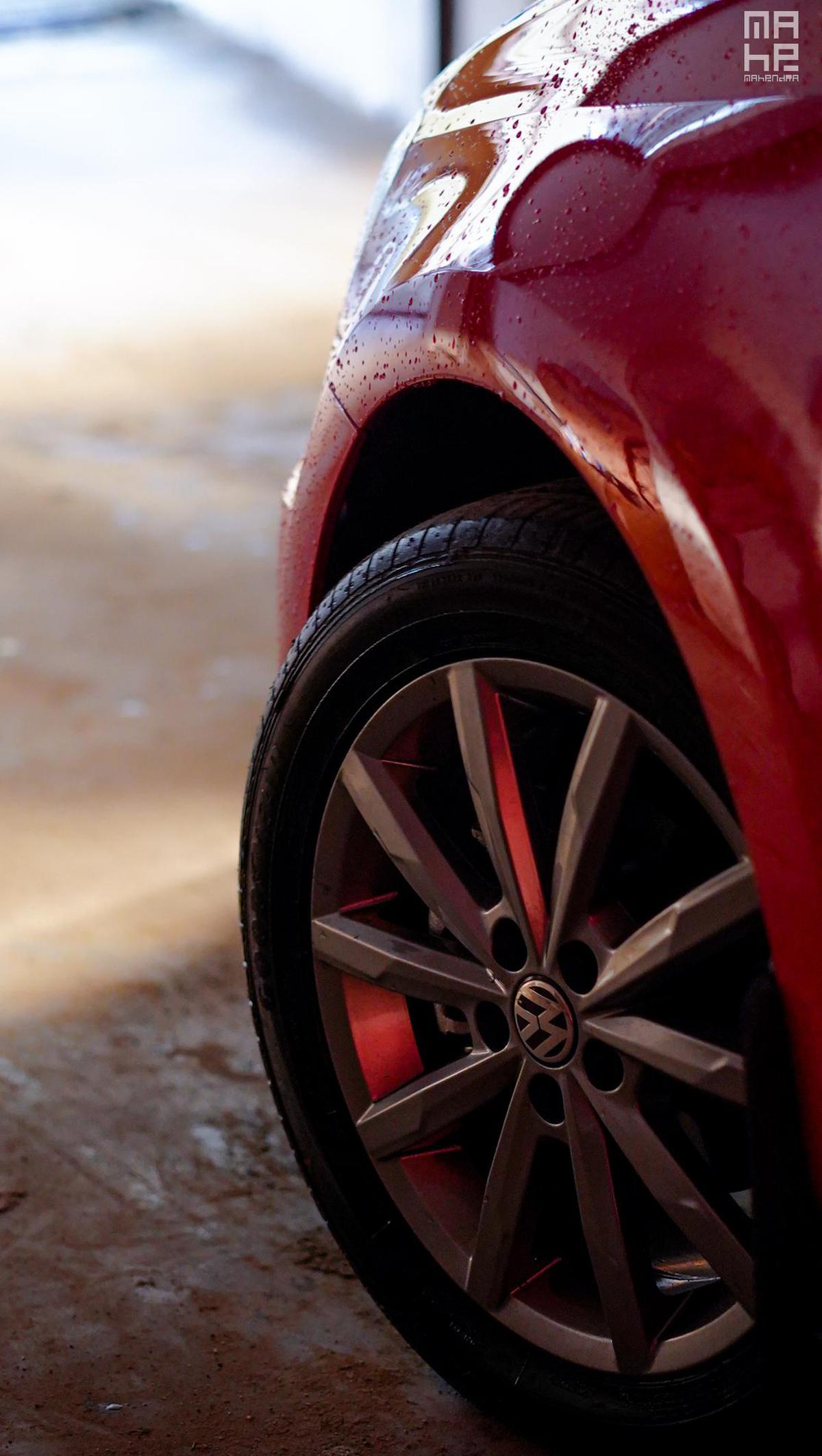 Image of Vehicle, Car, Automotive design, Automotive lighting, Automotive tire, Hood etc.