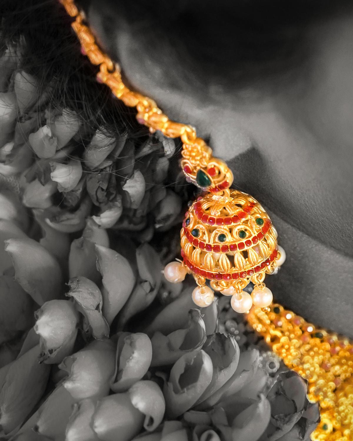 Image of Body jewelry, Natural material etc.