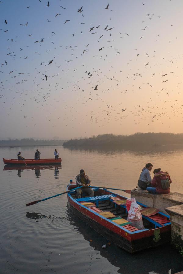 Image of Atmospheric phenomenon, Sky, Morning, Vehicle, Water, Water transportation etc.