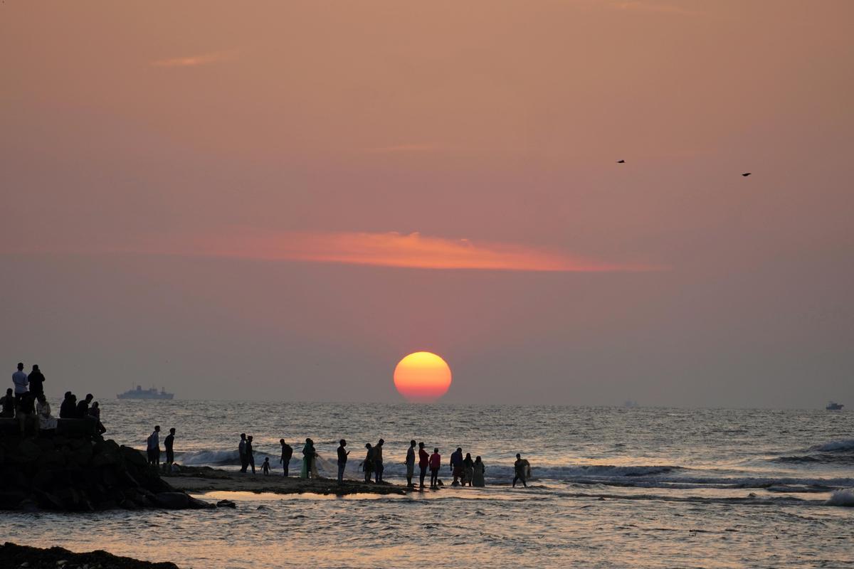 Image of Evening, Coast, Sunrise, Sun, Beach, Ocean etc.