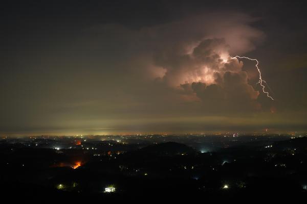 Image of Atmospheric phenomenon, Sky, Cloud, Night, Evening, Lighting etc.