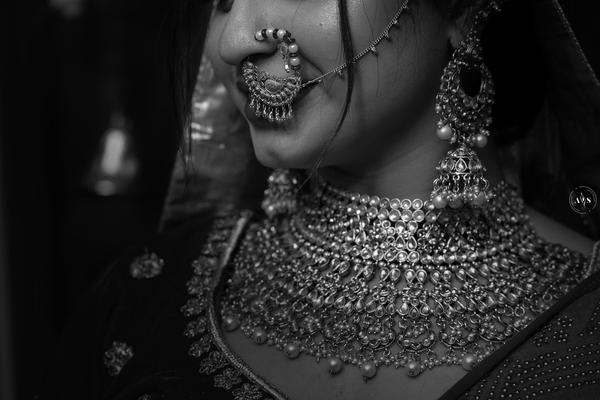 Image of Black-and-white, Headgear, Neck, Eyelash, Style, Flash photography etc.