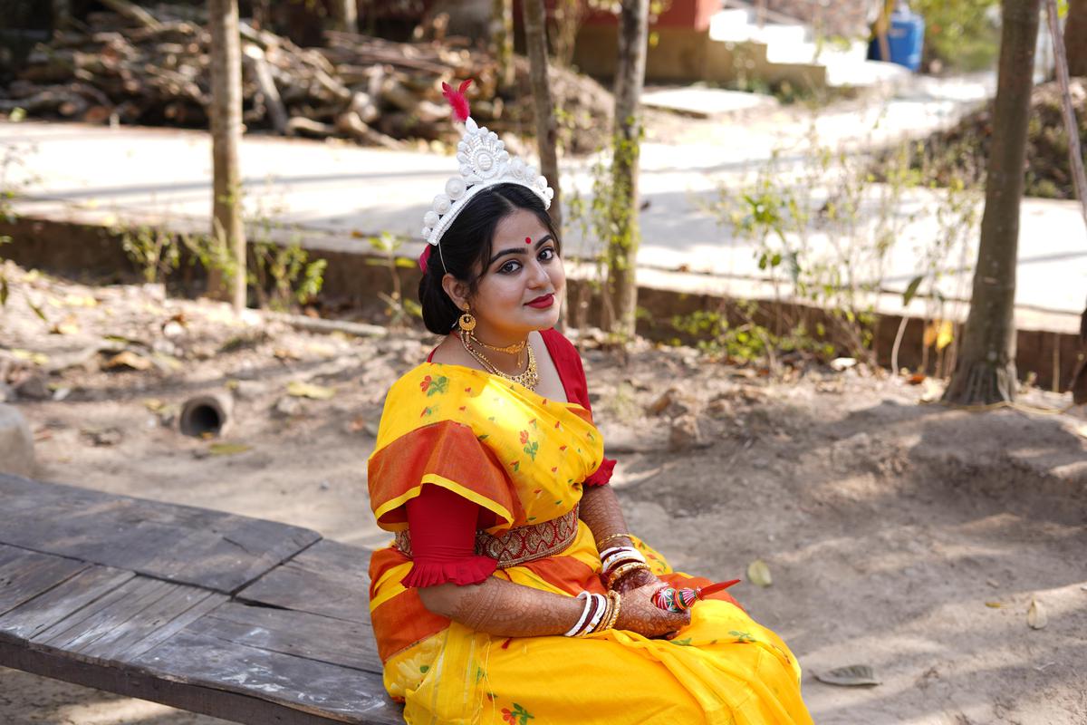 Image of Temple, Dress, Happy, Plant, Leisure etc.
