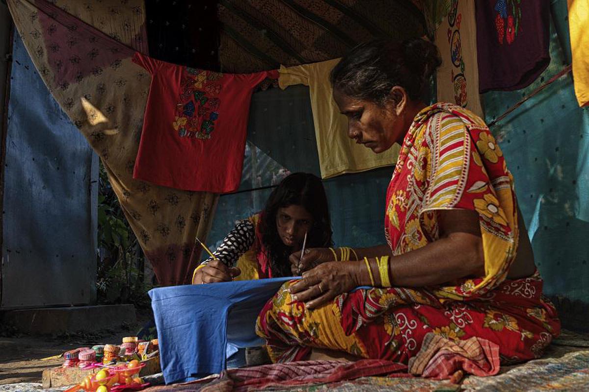 Image of Sari etc.