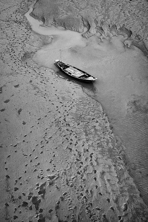 Image of Sand, Black-and-white, Monochrome photography, Black, Water, Geological phenomenon etc.