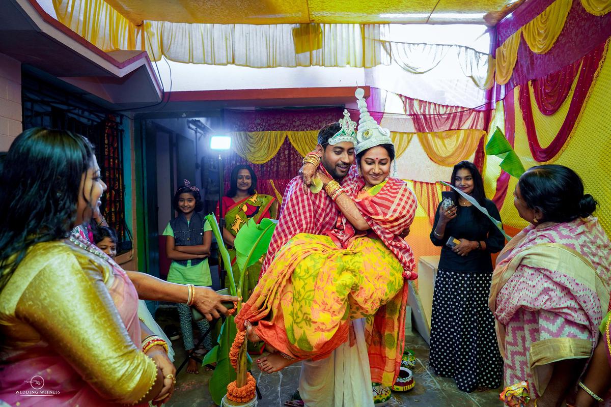 Image of Sari, Temple, Green, Photograph, Yellow, Dress etc.