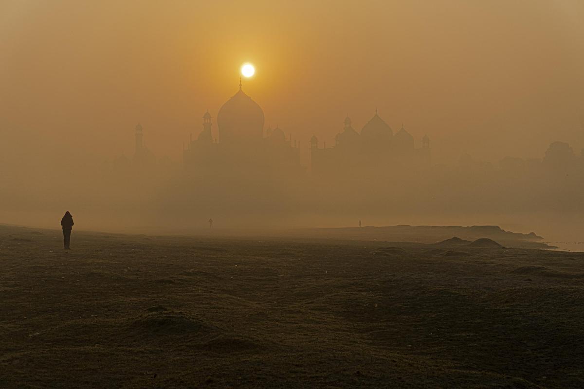 Image of Atmospheric phenomenon, Sky, Morning, Mist, Fog, Haze etc.