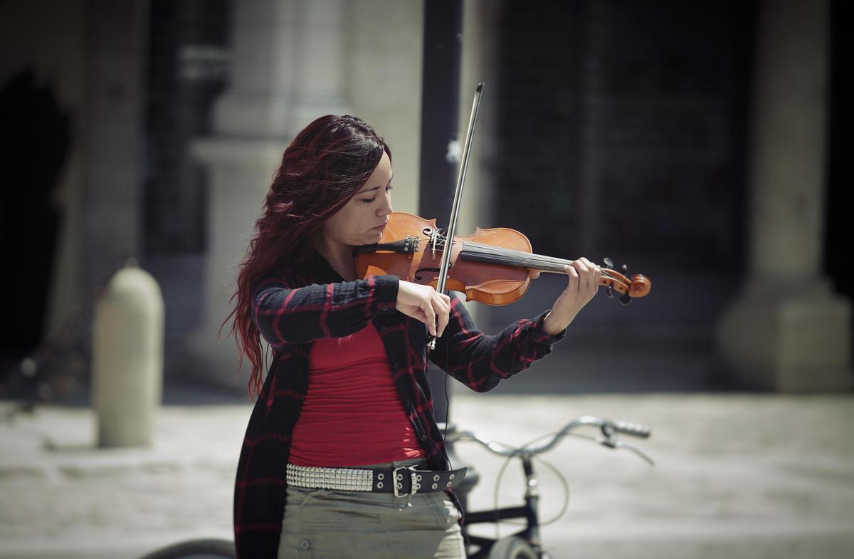 Image of Music, Musical instrument, String instrument, Viola, Bowed string instrument, Violinist etc.