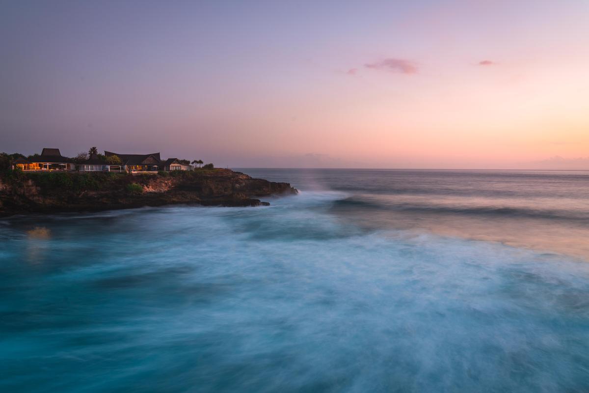 Image of Sunrise, Atmospheric phenomenon, Coastal and oceanic landforms, Natural landscape, Dusk, Afterglow etc.