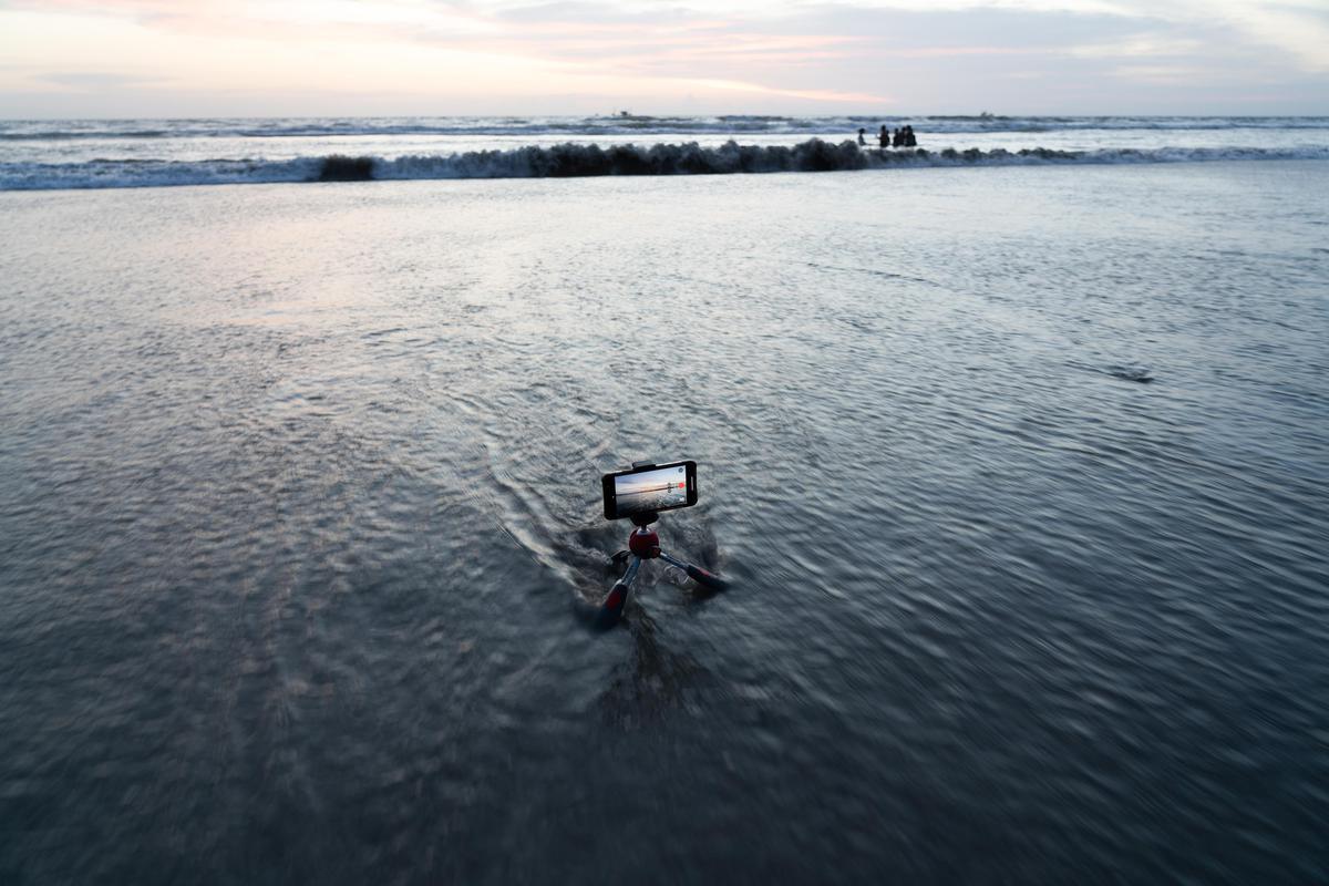 Image of Sky, Cloud, Water, Horizon, Water resources, Natural environment etc.