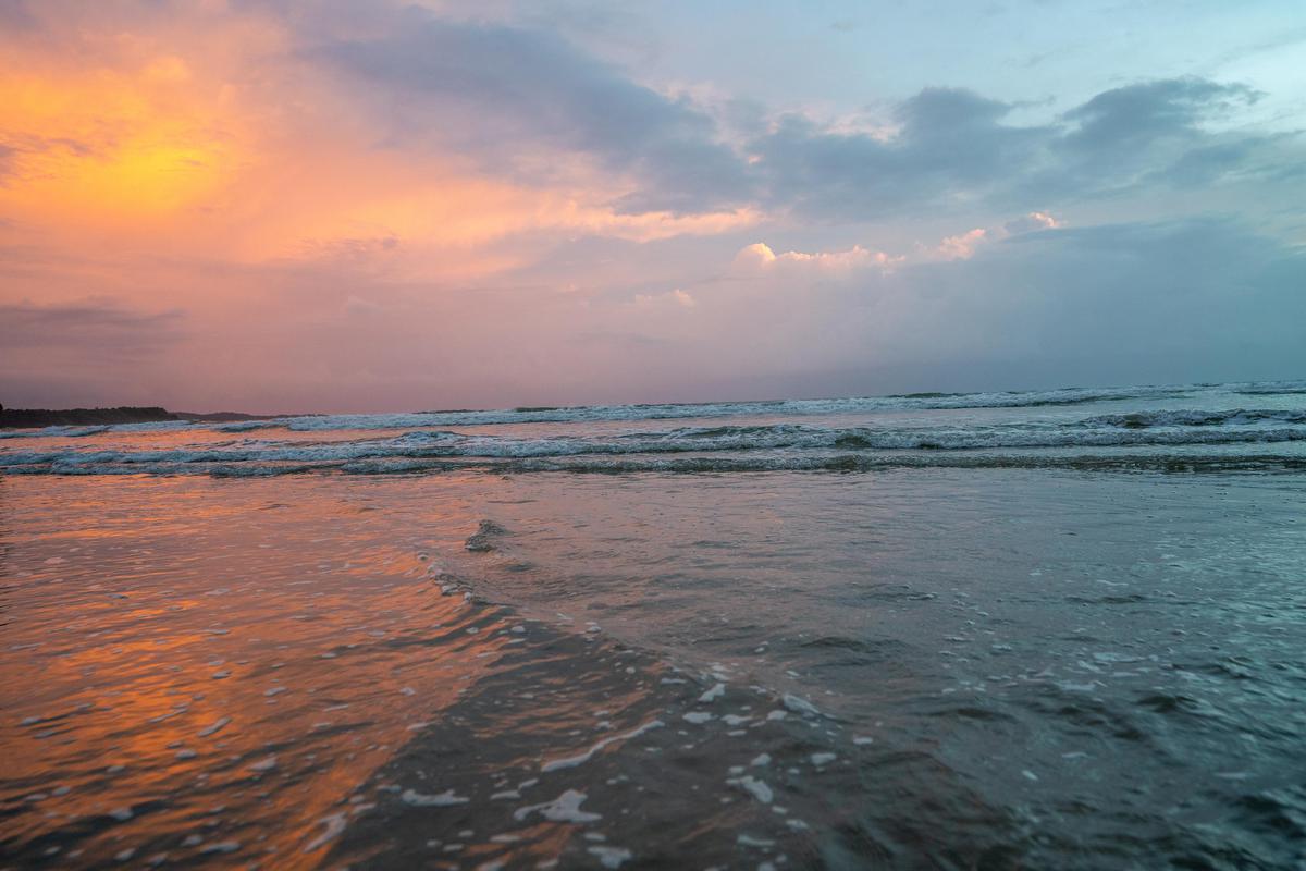 Image of Sky, Afterglow, Cloud, Natural landscape, Water, Dusk etc.