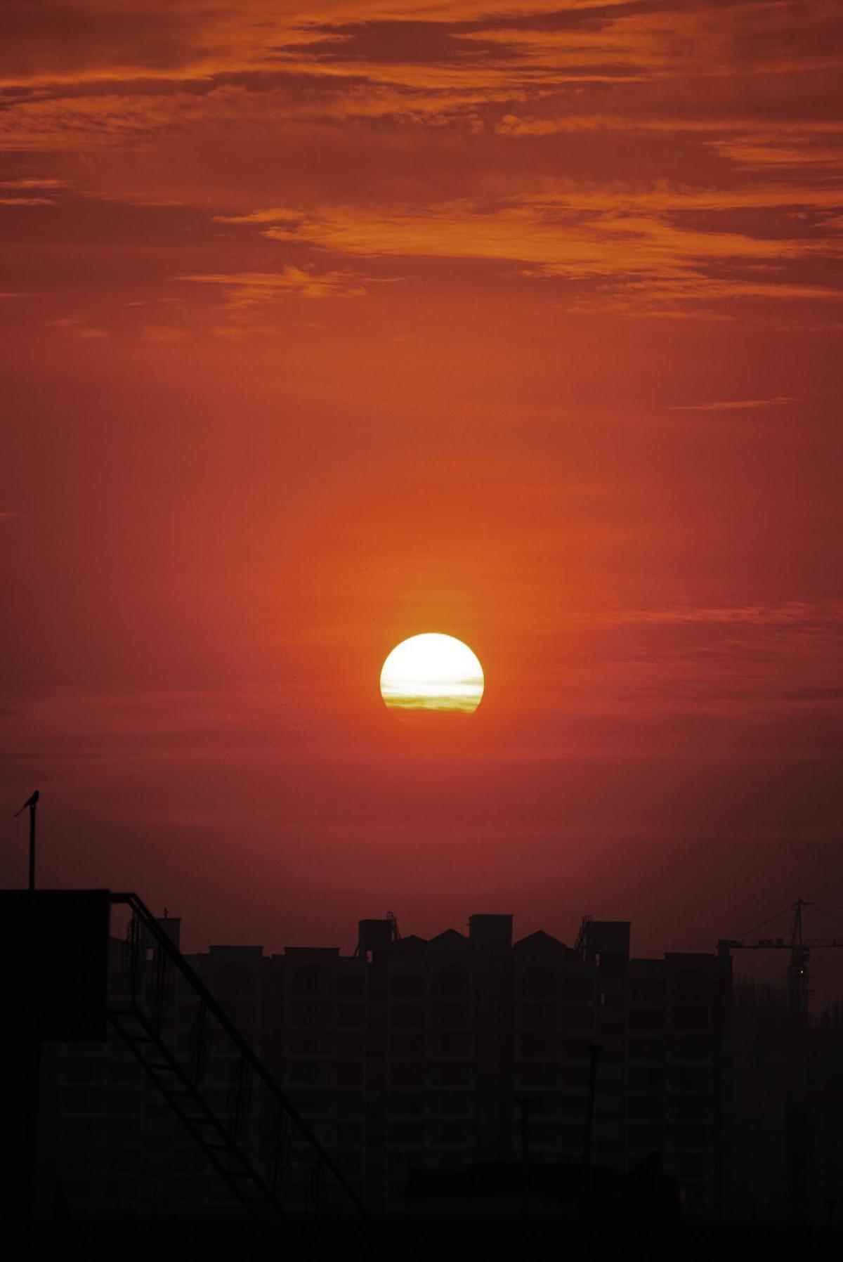 Image of Atmospheric phenomenon, Sky, Afterglow, Red sky at morning, Sunset, Sunrise etc.