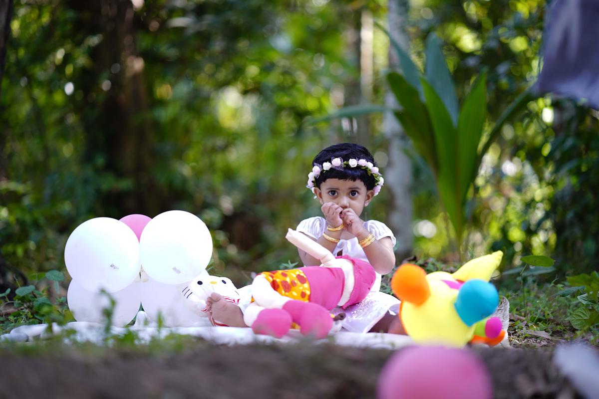 Image of People in nature, Leisure, Grass, Pink, Balloon, Plant etc.