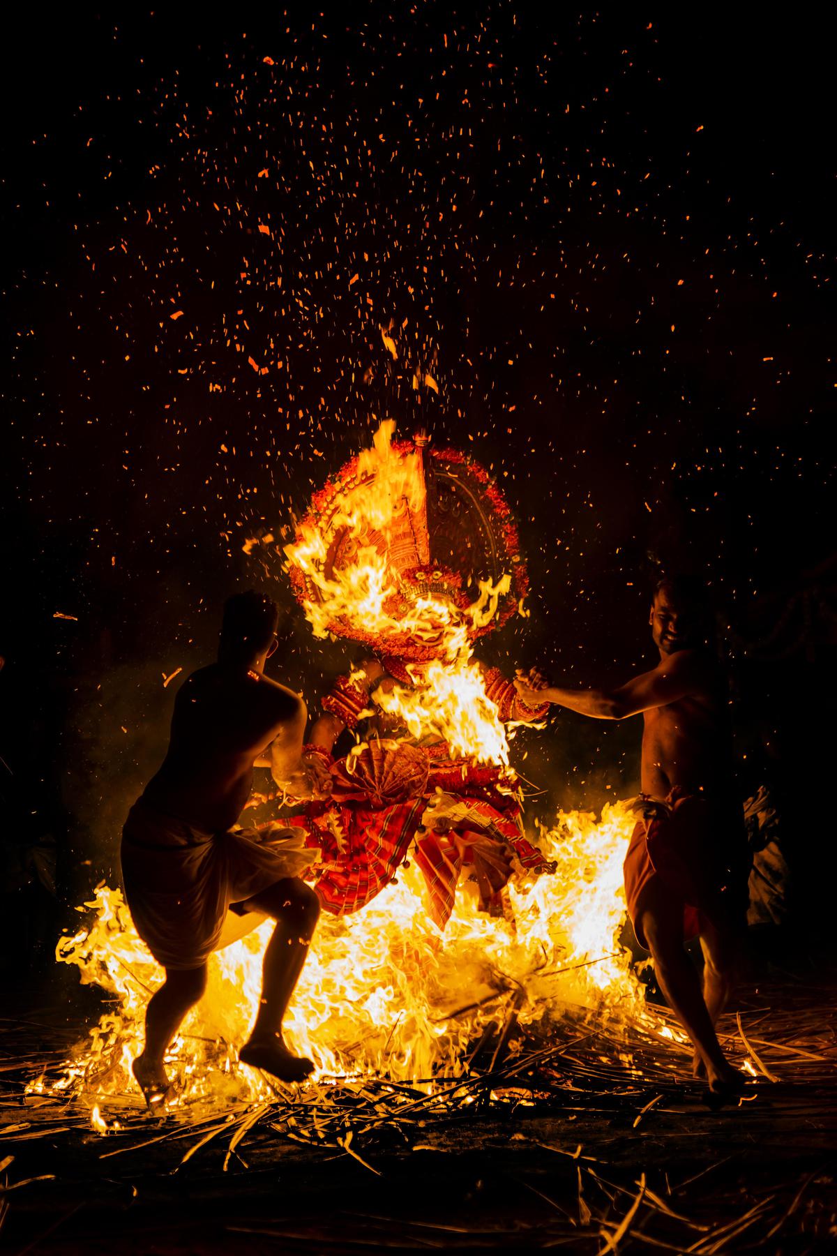 Image of Fire, Heat, Flame, Bonfire, Campfire etc.