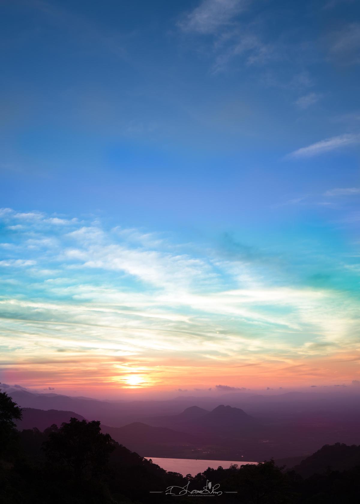 Image of Atmospheric phenomenon, Sky, Morning, Afterglow, Sunset, Sunrise etc.