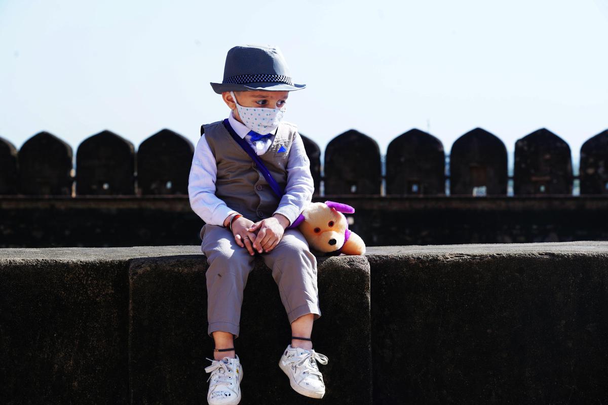 Image of Sky, Suit, Hat, Fedora, Sun hat etc.