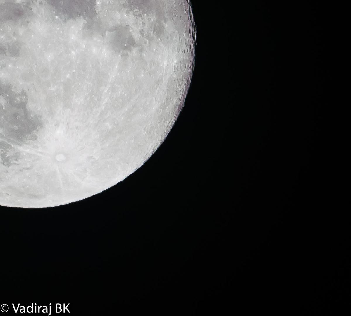 Image of Sky, Astronomical object, Moon, Full moon etc.