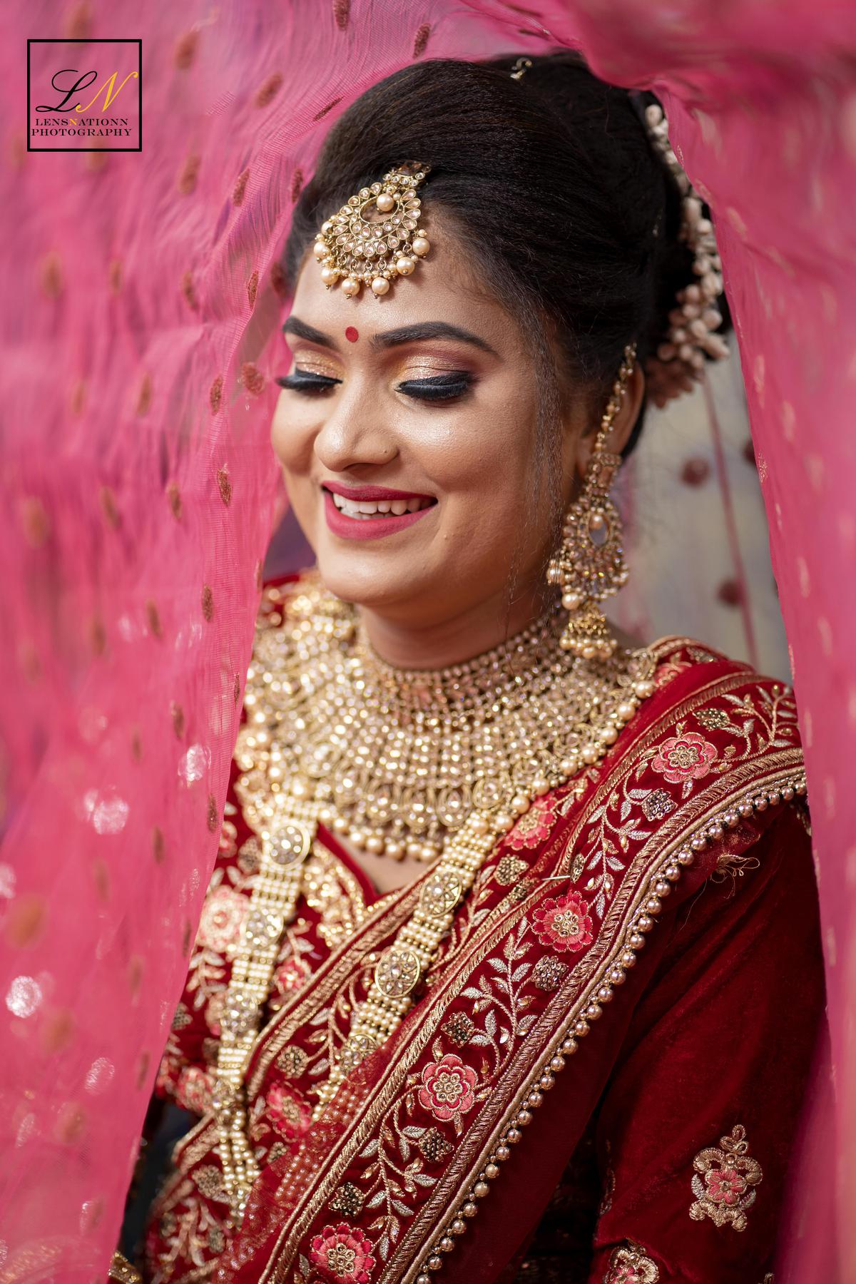 Image of Sari, Temple, Skin, Fashion, Smile, Happy etc.