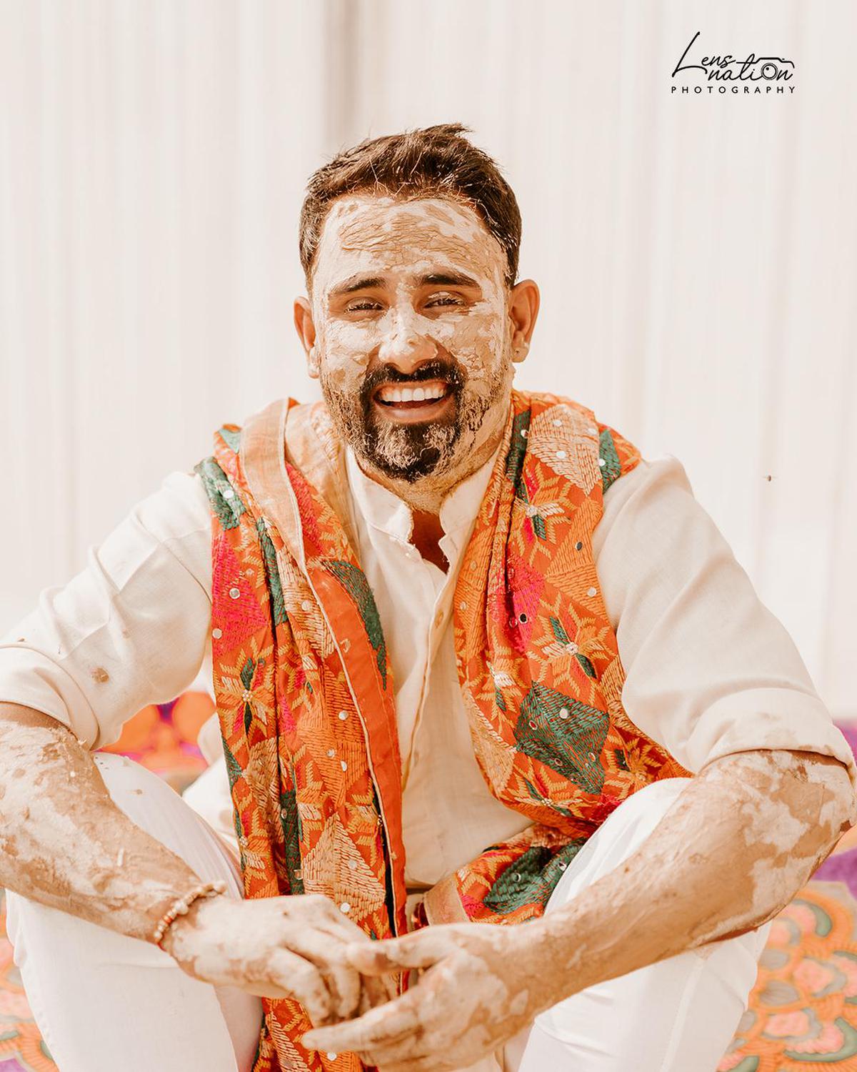 Image of Smile, Beard, Happy, Sleeve, Gesture etc.