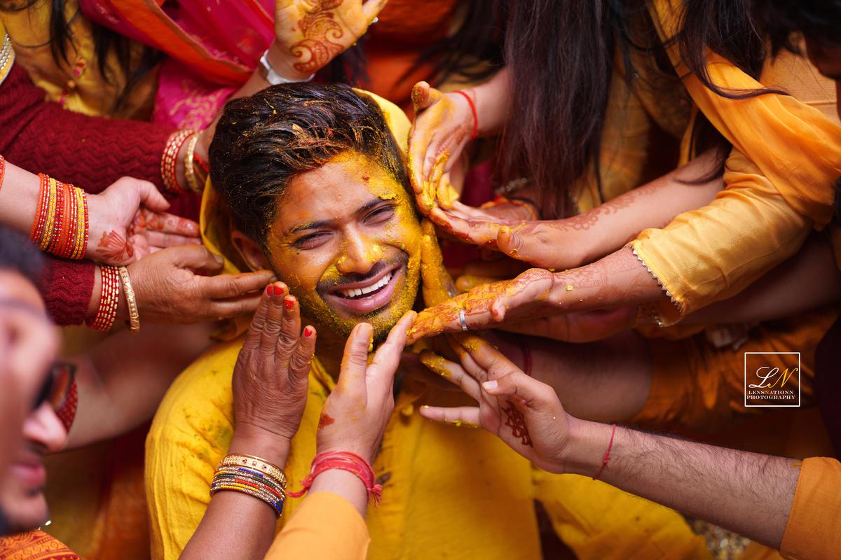 Image of Sari, Temple, Yellow, Smile, Happy, Hand etc.