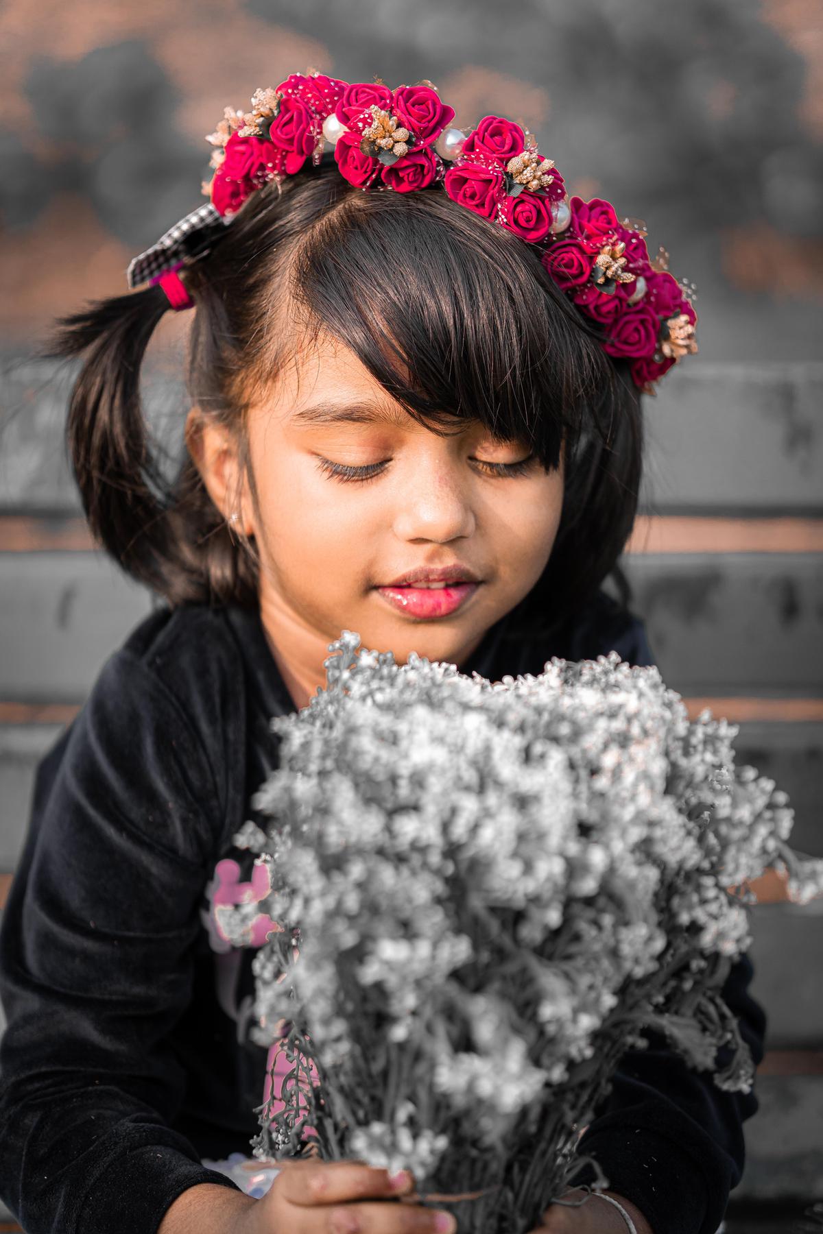 Image of Petal, Fashion, Human, Plant, White, Facial expression etc.