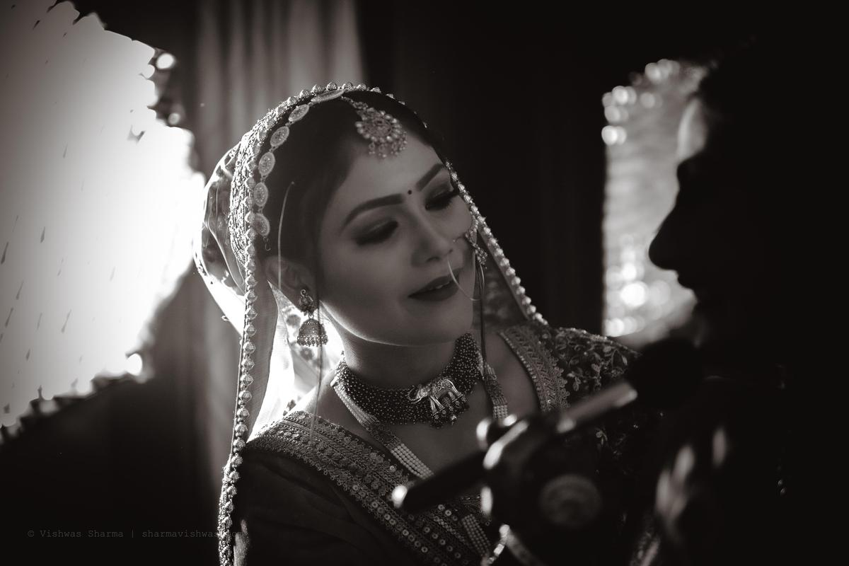 Image of Black-and-white, Style, Flash photography, Gesture etc.