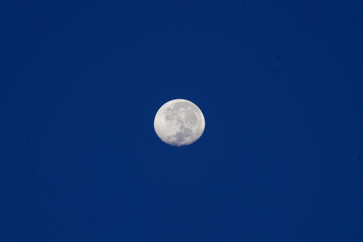 Image of Atmospheric phenomenon, Sky, Blue, Atmosphere, Astronomical object, Celestial event etc.