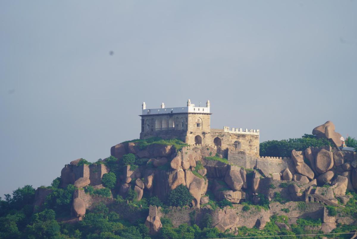 Image of Sky, Landmark, Wall, Castle, Fortification etc.