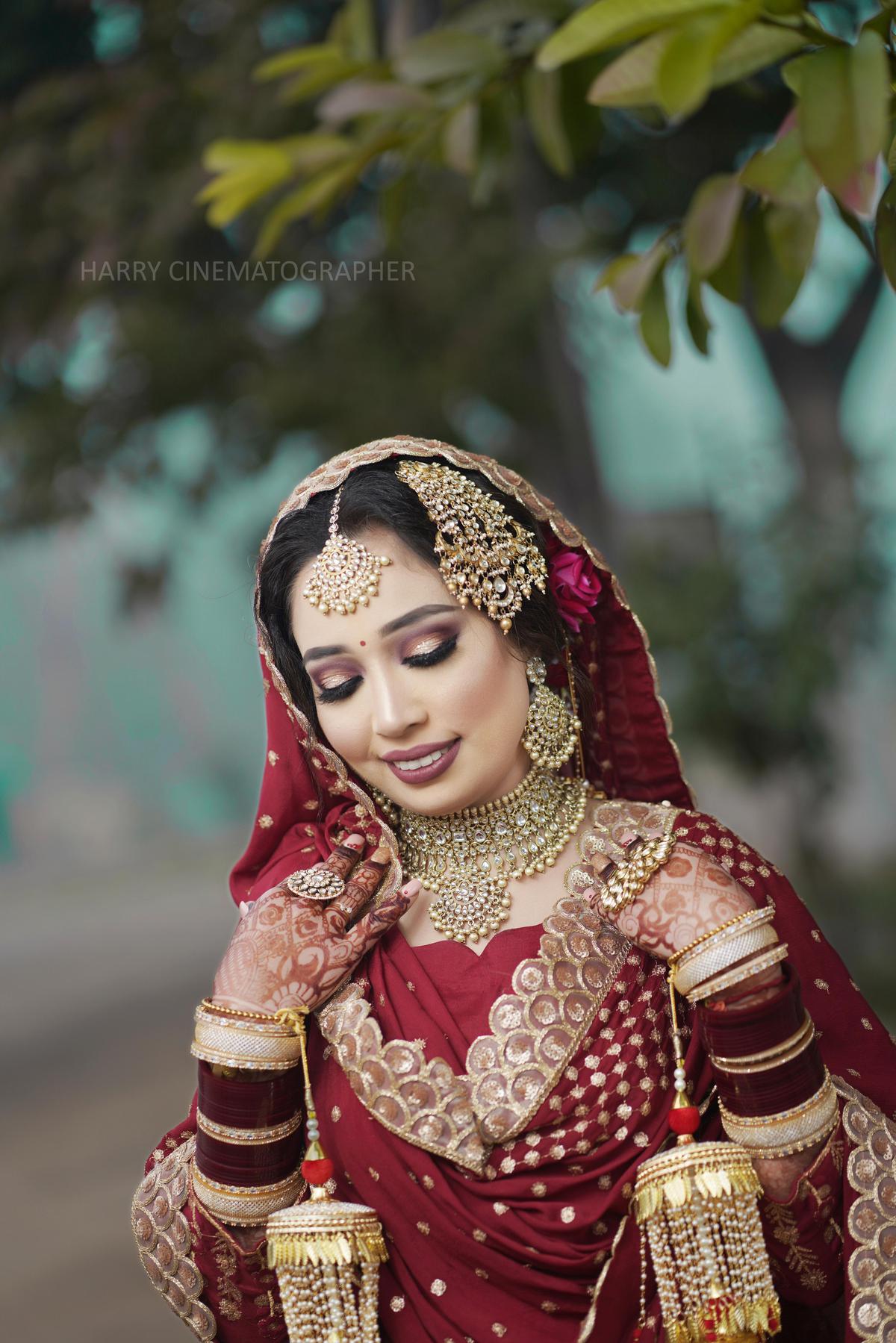 Image of Sari, Smile, Happy, Flash photography etc.