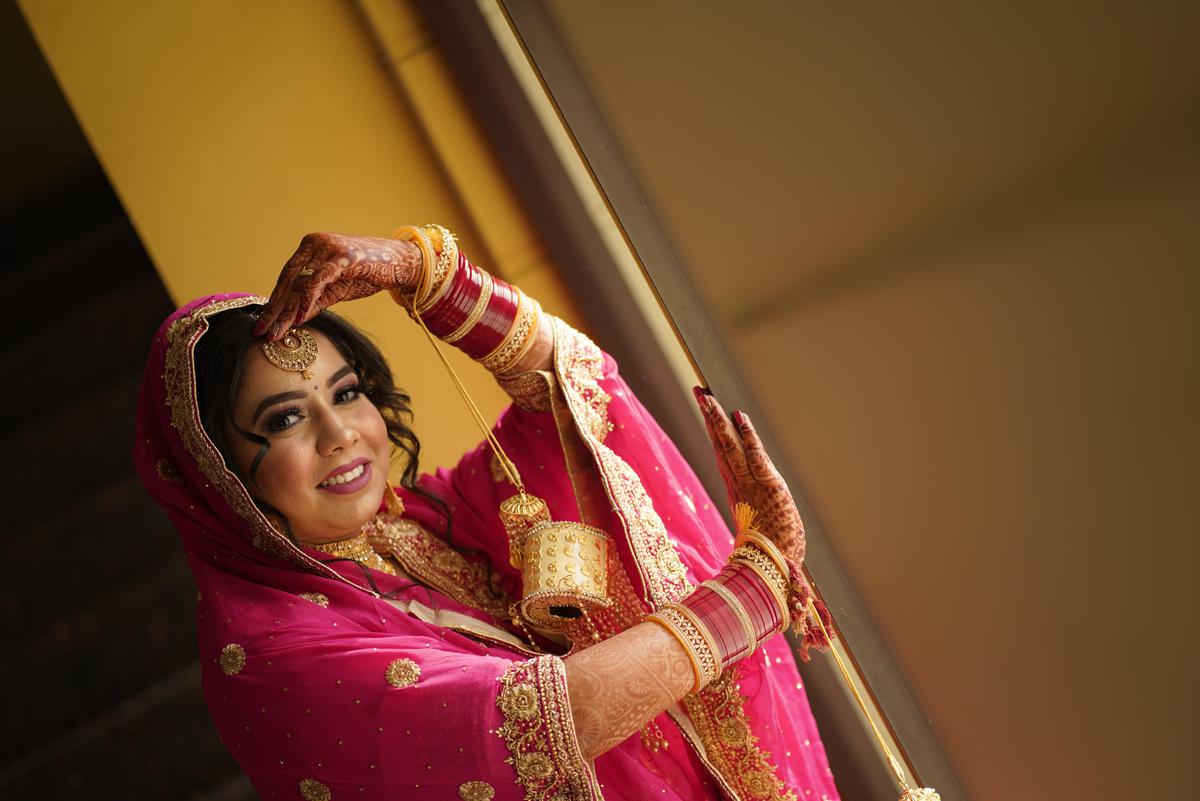Image of Sari, Pink, Happy, Eye, Flash photography, Arm etc.