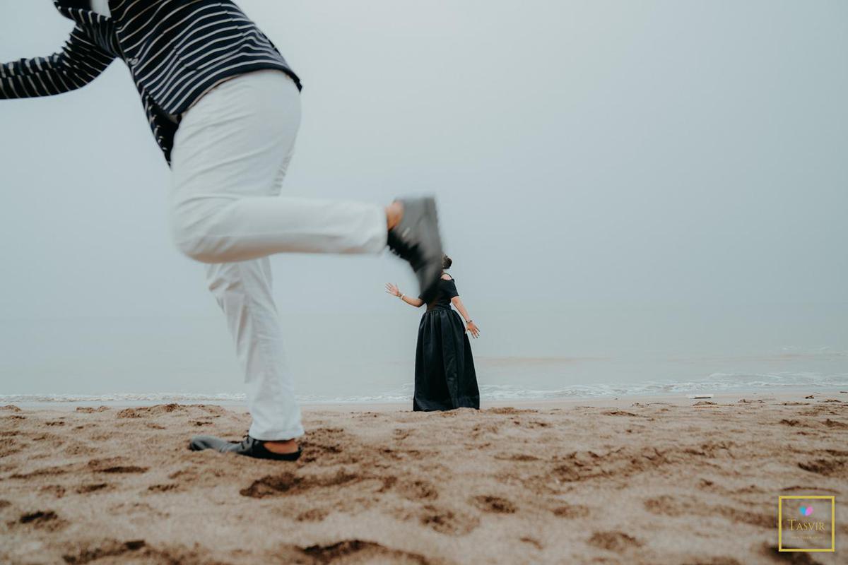 Image of Sky, Street fashion, Happy, Beach, People in nature, Leg etc.