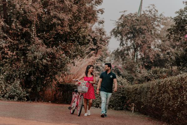 Image of Tree, Happy, Plant, Grass, People in nature, Leisure etc.