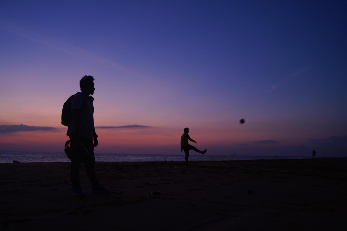 Image of Sky, Sunset, Fun, Dusk, Horizon, People in nature etc.