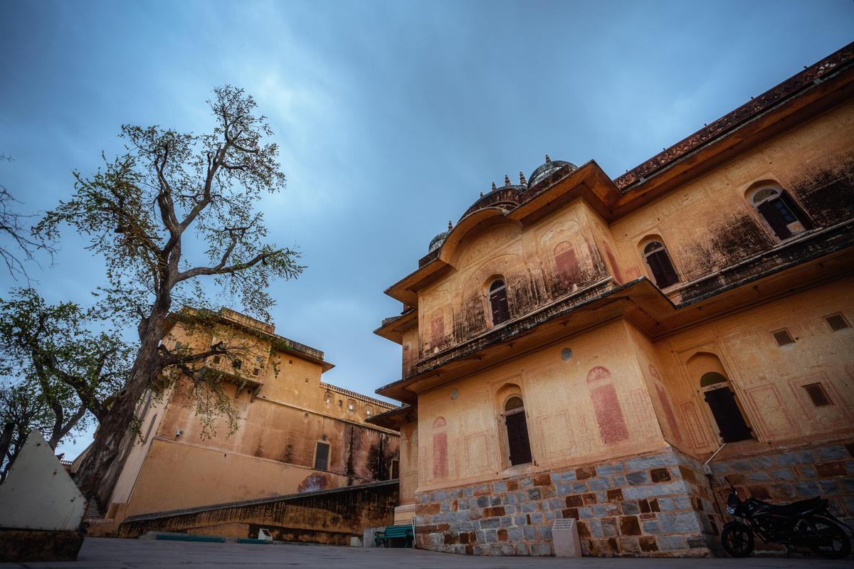 Image of Sky, Tree, Cloud, Building, Window, World etc.