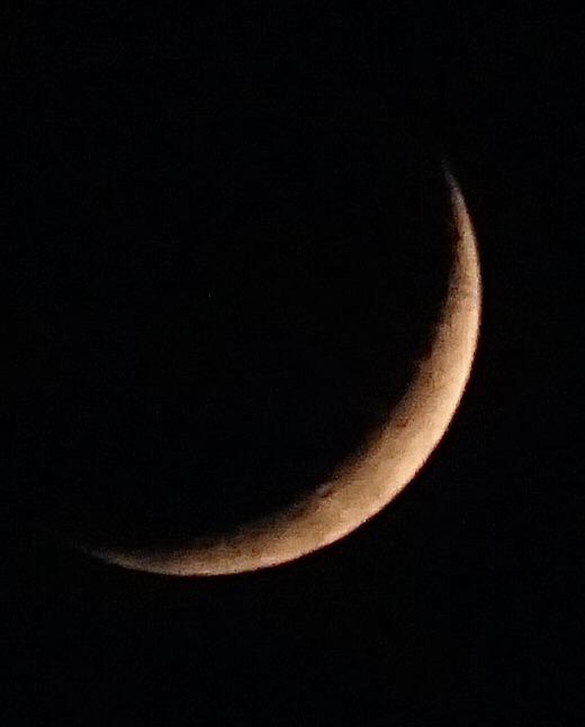 Image of Sky, Black, Atmosphere, Astronomical object, Celestial event, Moon etc.