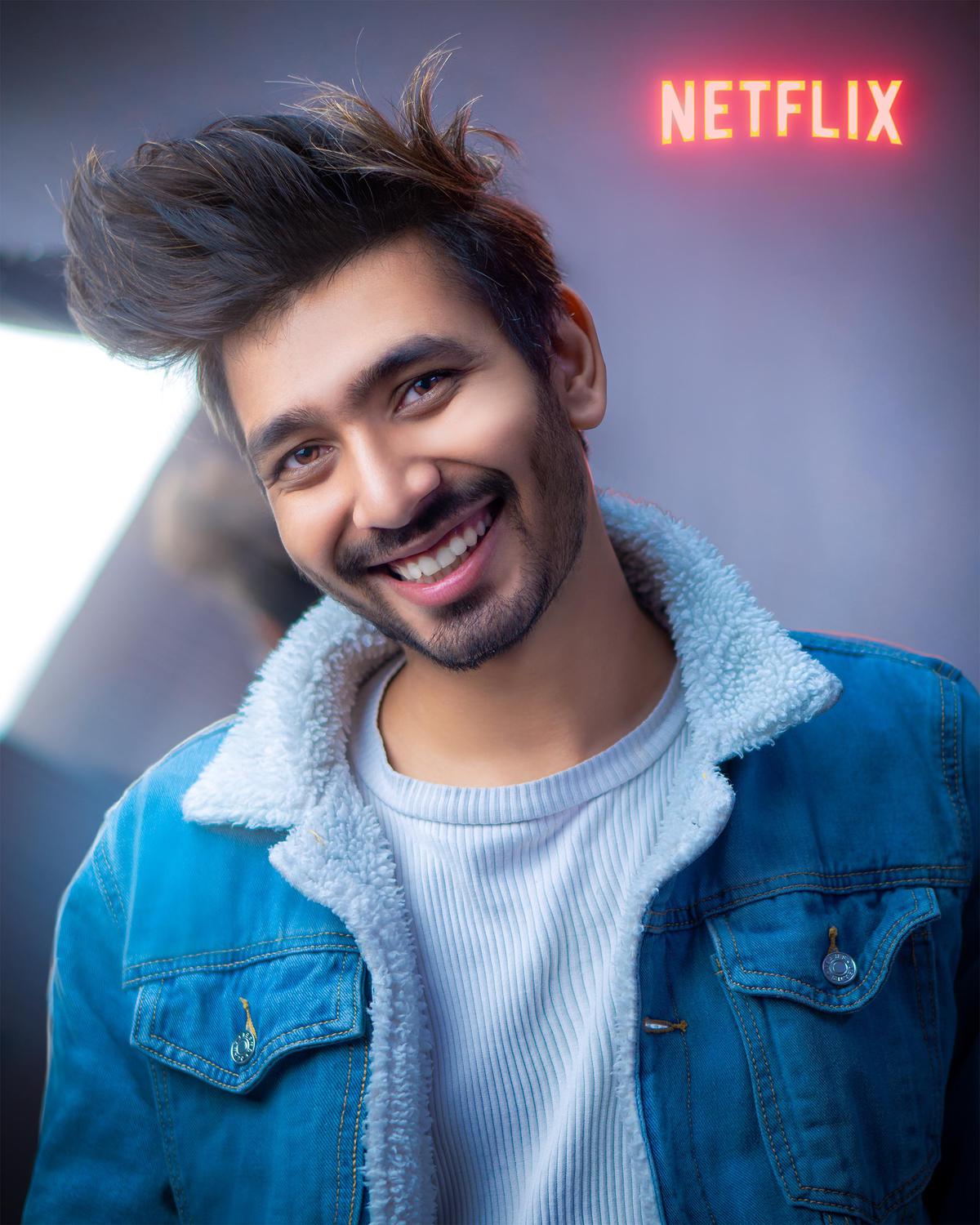 Image of Smile, Outerwear, Chin, Forehead, Eyebrow, Lip etc.