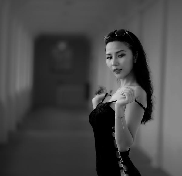 Image of Dress, Lip, Style, Flash photography, Hand, Arm etc.
