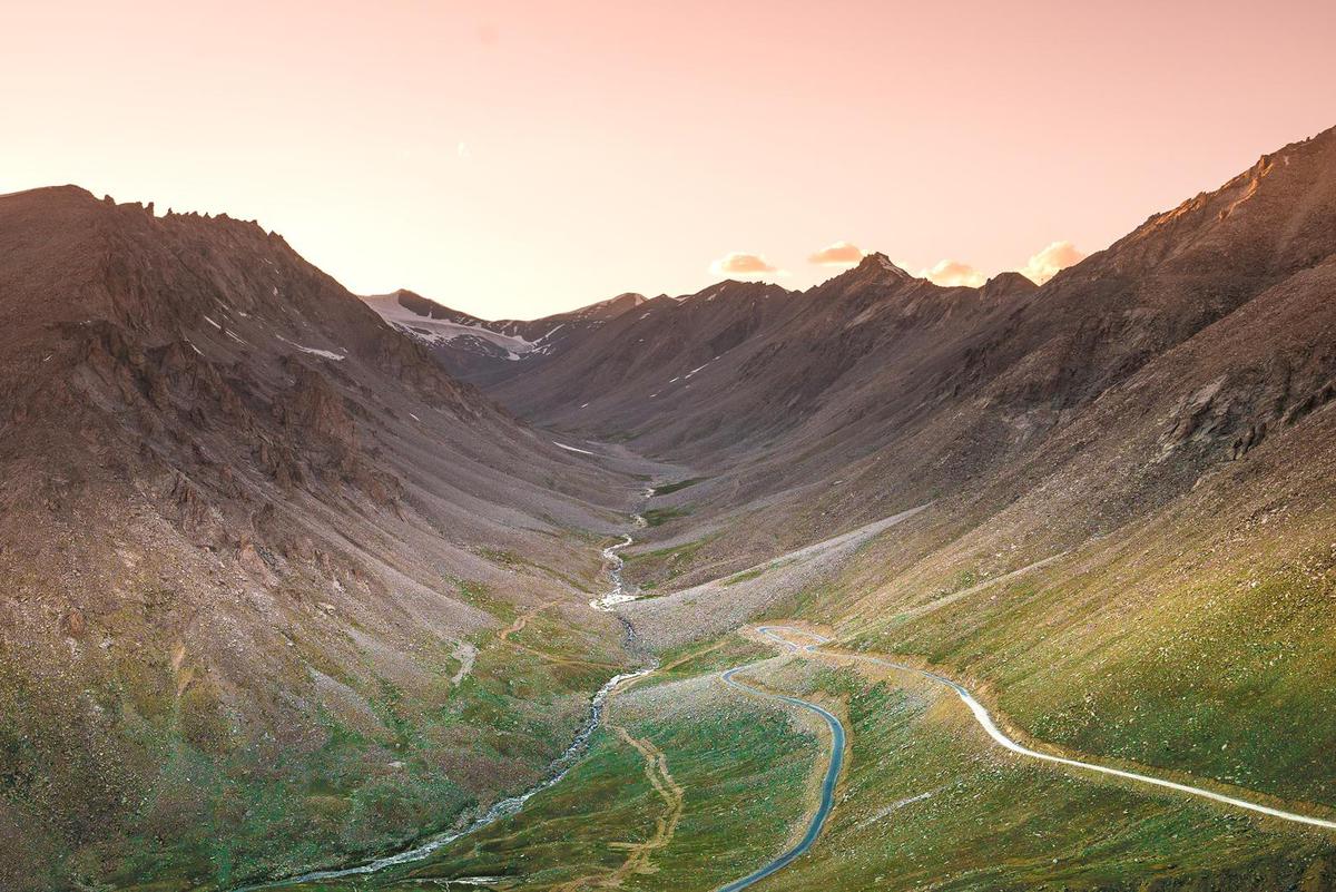 Image of Highland, Sky, Hill, Mountainous landforms, Mountain, Mountain range etc.
