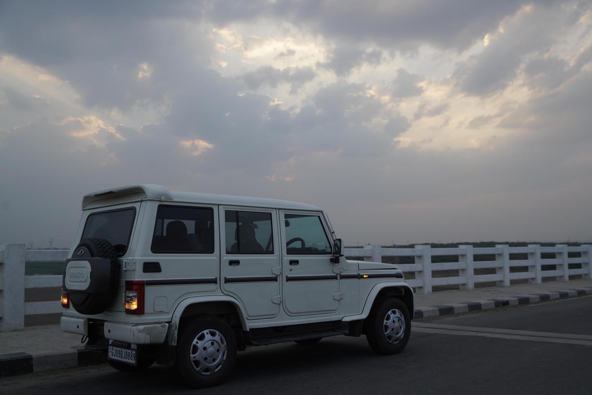 Image of Sky, Cloud, Vehicle, Automotive tire, Hood, Motor vehicle etc.
