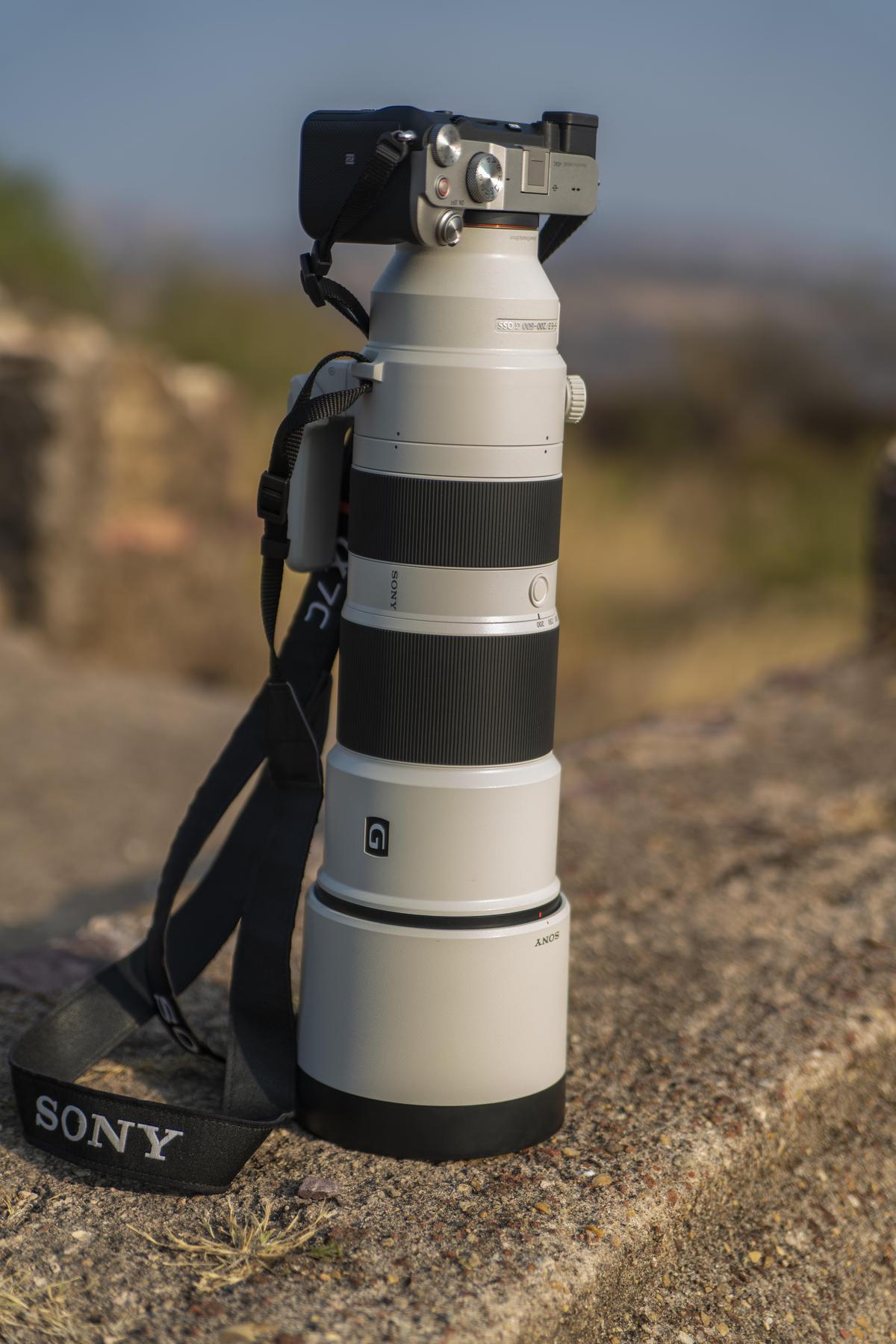 Image of Flash photography, Hand, Cameras & optics, Camera accessory, Reflex camera, Camera etc.