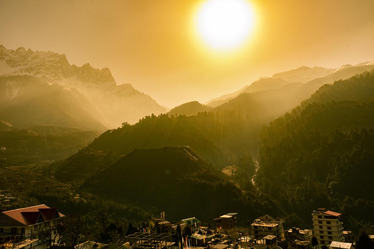 Image of Nature, Atmospheric phenomenon, Hill station, Sky, Light, Hill etc.