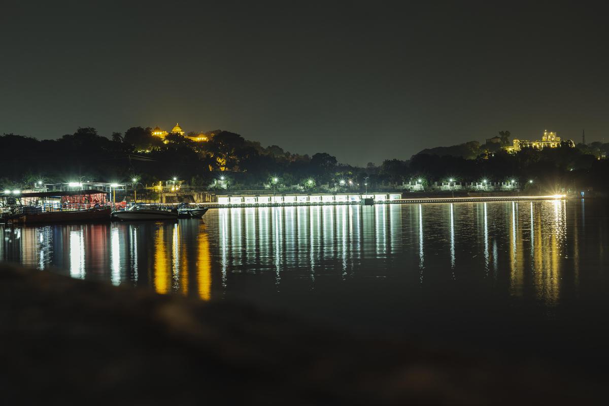 Image of Sky, Water, Body of water, Bank, Lake etc.