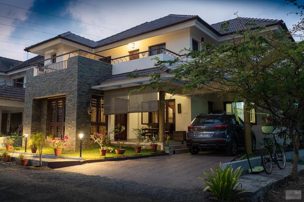 Image of Sky, Building, Vehicle, Car, Plant, Window etc.