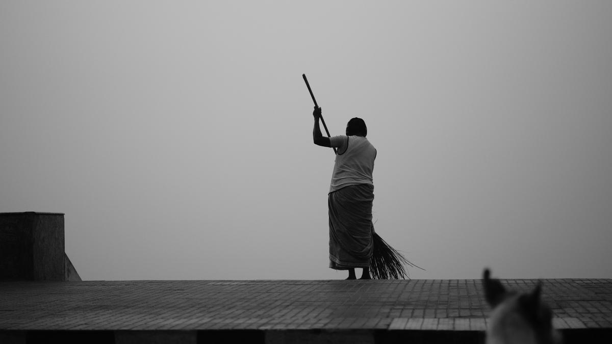 Image of White, Standing, Atmospheric phenomenon etc.