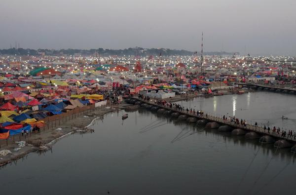 Image of Sky, Water, Body of water, Water resources, Lake, Urban design etc.