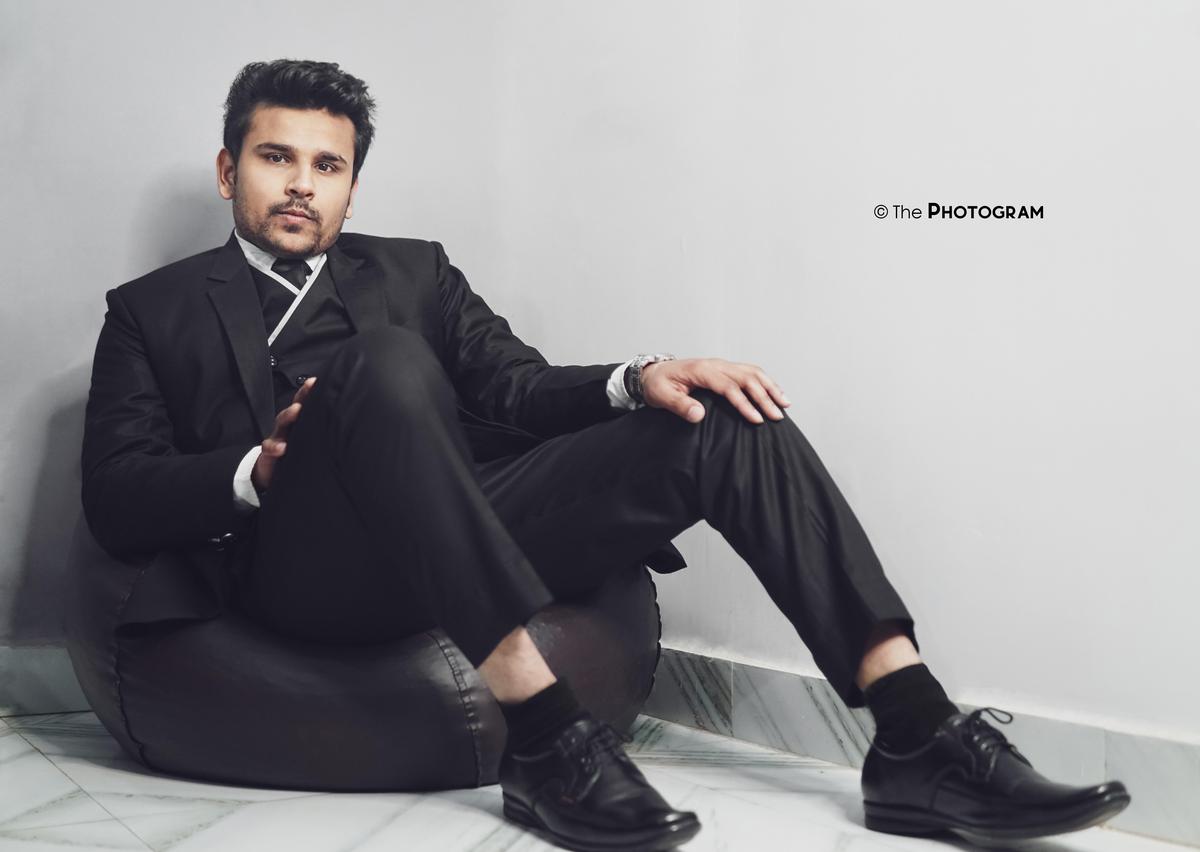 Image of Fashion, Neck, Leg, Footwear, Shoe, Sleeve etc.