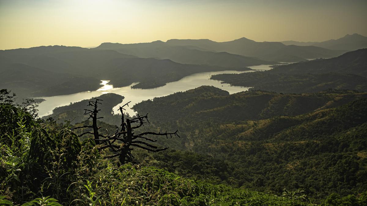 Image of Nature, Highland, Atmospheric phenomenon, Sky, Hill, Mountainous landforms etc.