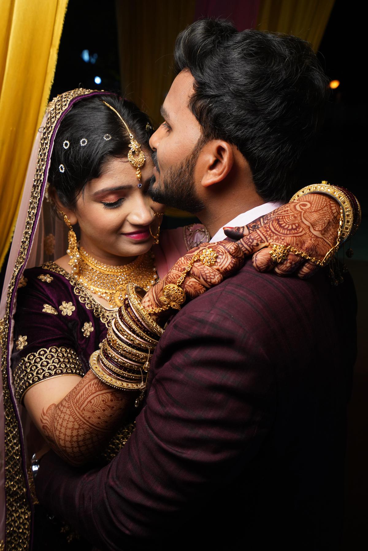 Image of Dress, Happy, Flash photography, Gesture, Entertainment, Kiss etc.
