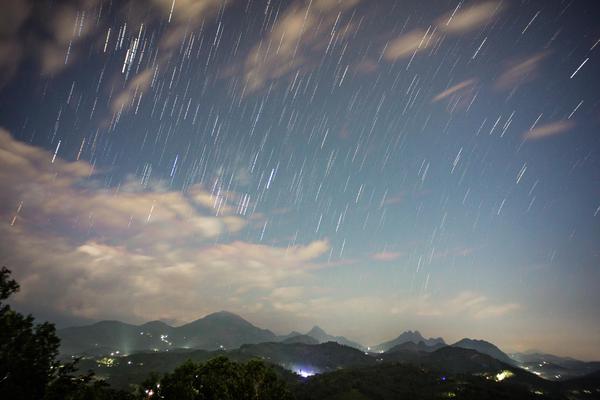 Image of Nature, Atmospheric phenomenon, Sky, Mountainous landforms, Mountain, Tree etc.