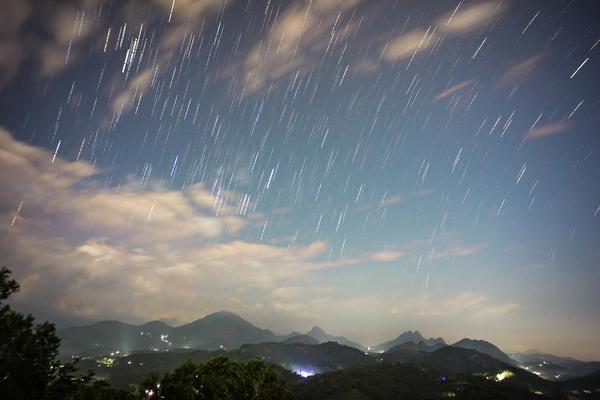 Image of Nature, Atmospheric phenomenon, Sky, Mountain, Tree, Cloud etc.